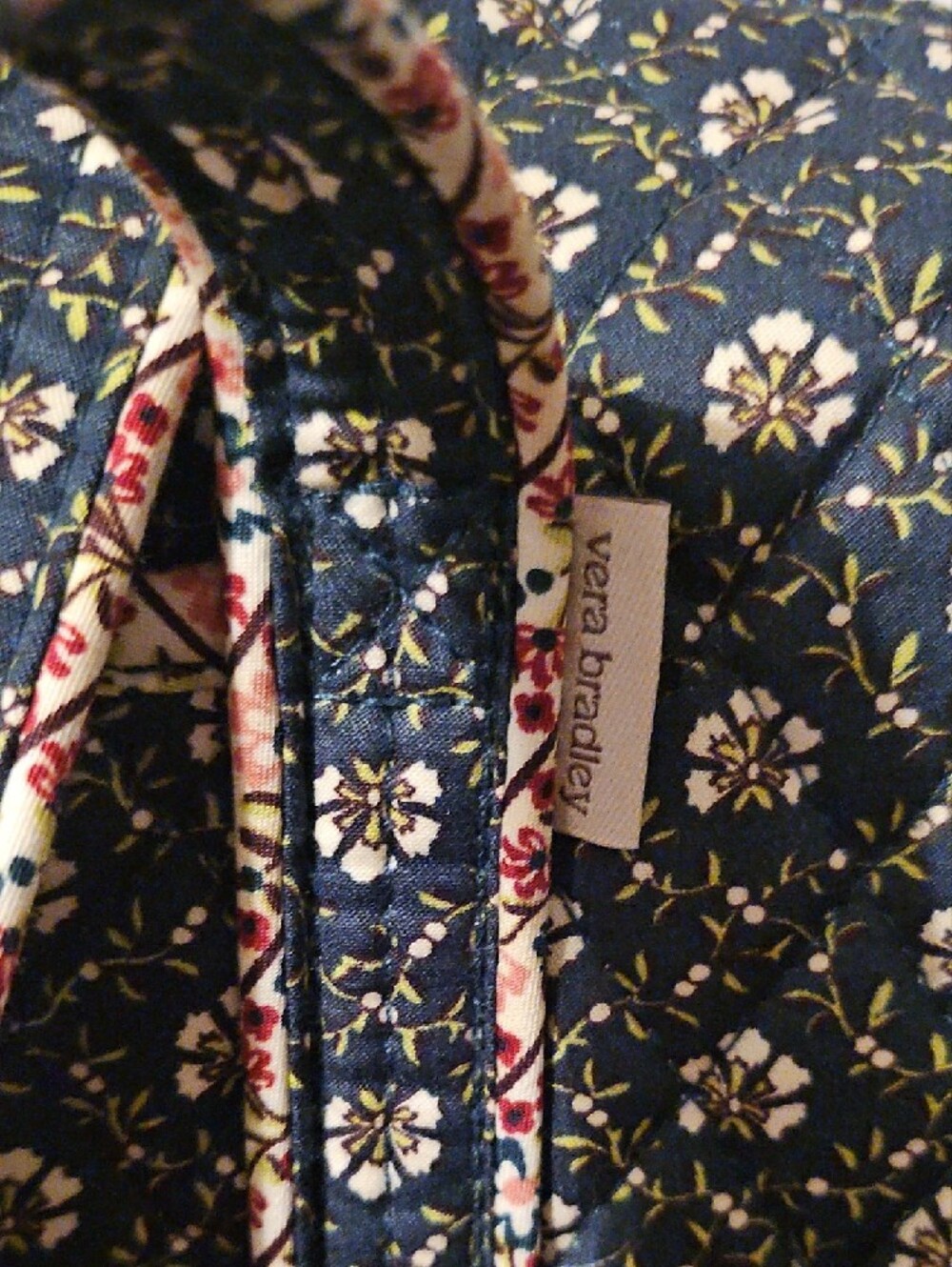 Vera Bradley 100 Bag - Picture 3 of 7